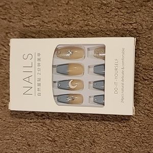 24 pc rhinestone design press on nails